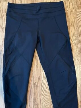 ATHLETA Aura Sonar Mesh Capri Medium Black EUC